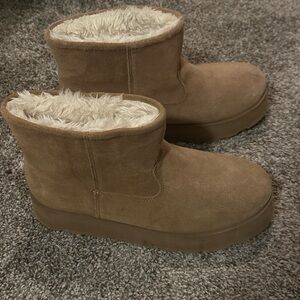 Women's Tan fur lined Winter Boots